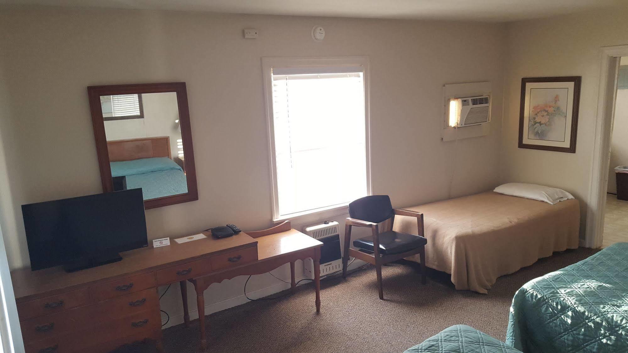 Early American Motel Aurora Bagian luar foto